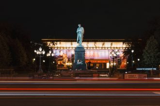 მოსკოვში აკრძალვის შემდეგ, ორგანიზატორები ეროტიკულ ღონისძიებებს საქართველოში ჩაატარებენ – რას წერს რუსული მედია