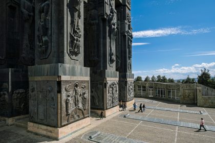 ევროპის რომელ ქვეყანაში ნახავთ რუსთაველის ძეგლს
