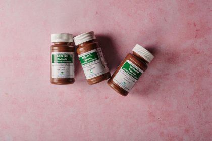 „Herbal Healing“-ის პროდუქცია არღვევს საქართველოს კანონმდებლობას და რეგულაციებს – გიორგი ფხაკაძე Arun Khatri-ს მტკიცებულებებით პასუხობს