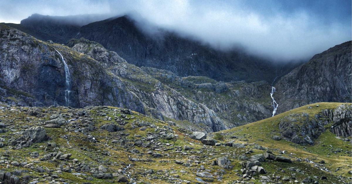 გერმანული სამედიცინო დიპლომის აღიარების დოკუმენტები მაგიდაზე