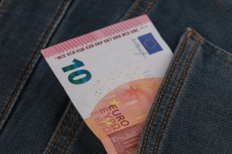 წლიური საშუალო ხელფასი ევროპის ქვეყნებში 2022 წლის მონაცემებით