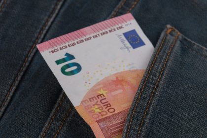 წლიური საშუალო ხელფასი ევროპის ქვეყნებში 2022 წლის მონაცემებით