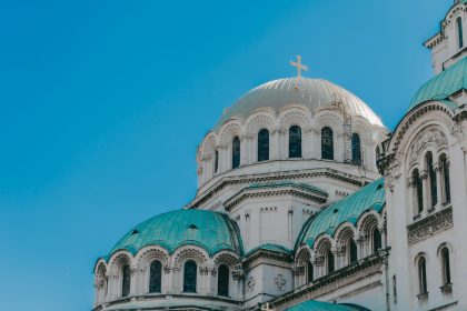 როგორ ვიპოვოთ და ვნახოთ მსოფლიოს განსაკუთრებული ტაძრები – ემიგრანტისთვის სახელმძღვანელო
