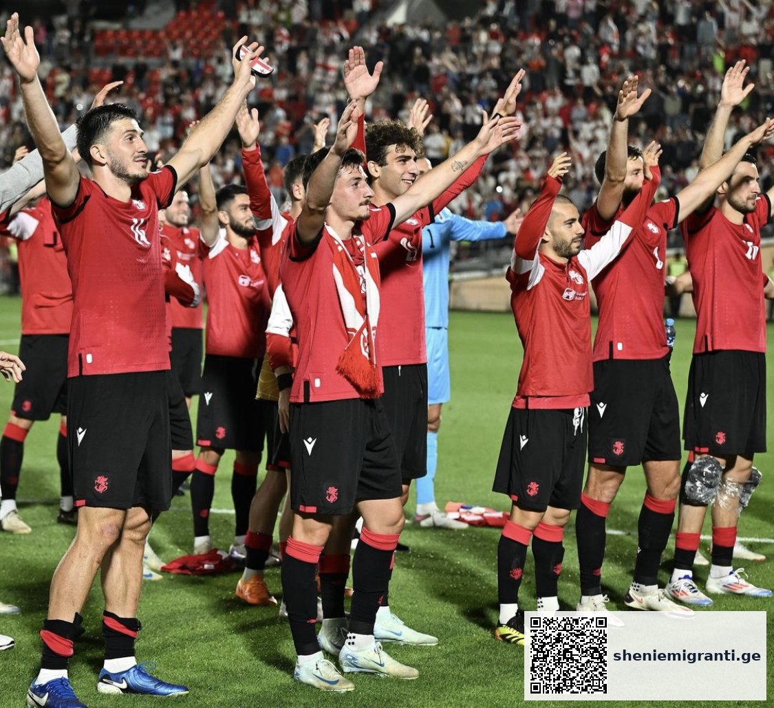 ქართველი ემიგრანტი კომპიუტერზე ფეხბურთის მატჩს უყურებს